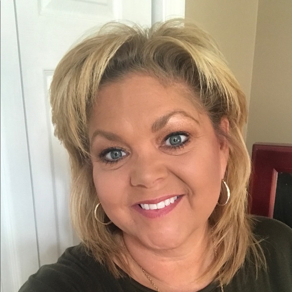 Meet your Posher, Linda - Picture 1 of 1